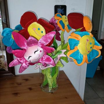 Bos bloemen knuffels (2) beschikbaar voor biedingen