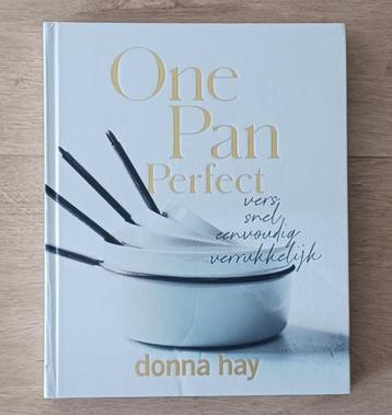 Donna Hay - One Pan Perfect - 9789000380855 beschikbaar voor biedingen