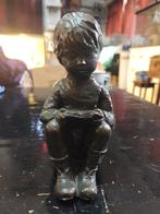 Geert kunen zittende jongen met boek, Antiek en Kunst, Kunst | Beelden en Houtsnijwerken, Ophalen of Verzenden