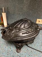 Antieke gietijzeren kolenkit met beschadiging, Antiek en Kunst, Ophalen