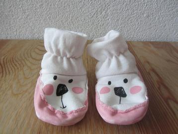 Roze/witte babyslofjes beschikbaar voor biedingen