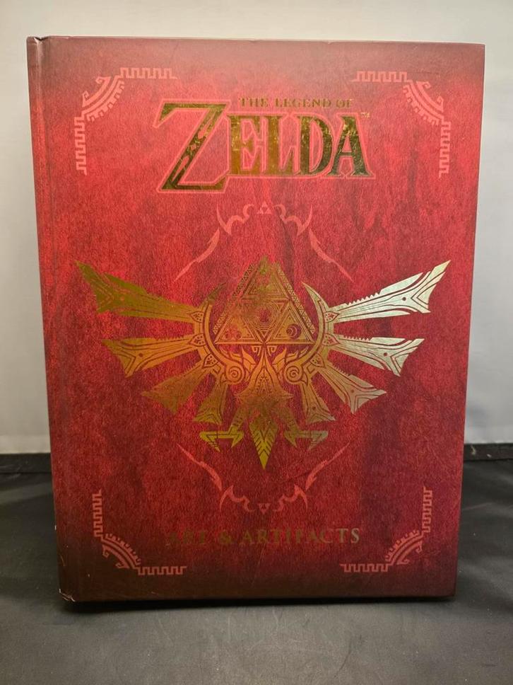 The Legend of Zelda: Art & Artifacts - Hardcover, Hobby en Vrije tijd, Gezelschapsspellen | Bordspellen, Zo goed als nieuw, Ophalen of Verzenden
