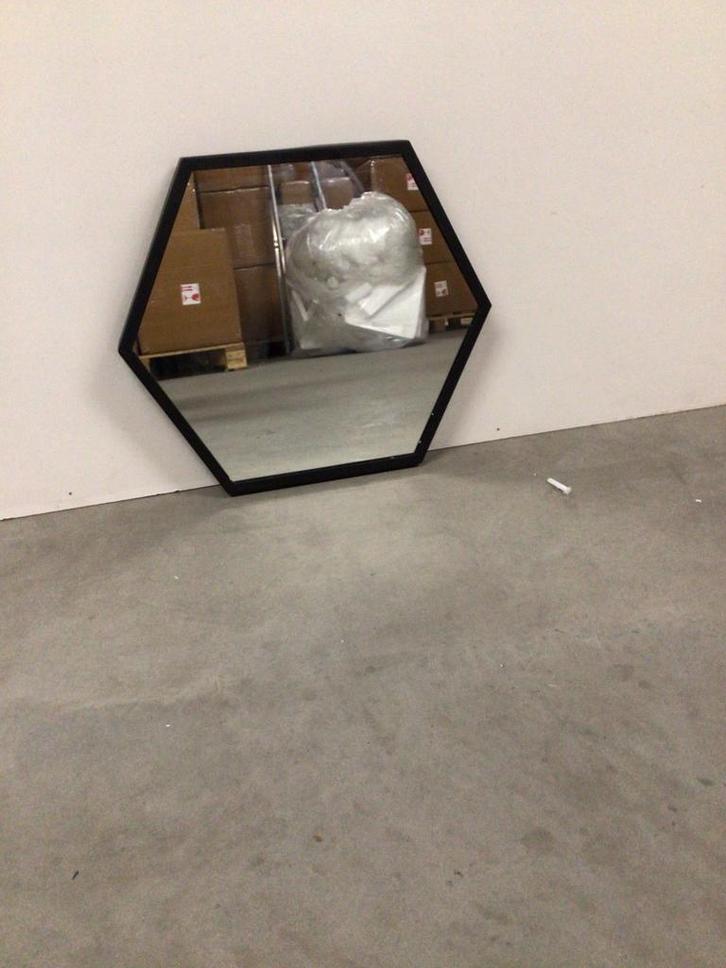 Zeshoekige Spiegel met Zwarte Rand, Huis en Inrichting, Woonaccessoires | Spiegels, Gebruikt, 75 tot 100 cm, 100 tot 150 cm, Overige vormen