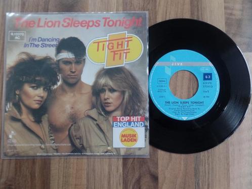 single  Tight Fit - The Lion Sleeps Tonight , Cd's en Dvd's, Vinyl Singles, Gebruikt, Single, Pop, 7 inch, Ophalen of Verzenden