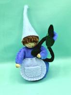 Kabouter van vilt met bloem, Hobby en Vrije tijd, Vilt, Ophalen of Verzenden, Zo goed als nieuw