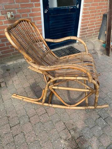 Rieten Schommelstoel - Vintage Charme beschikbaar voor biedingen