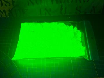 Uranium glass for epoxy arts beschikbaar voor biedingen