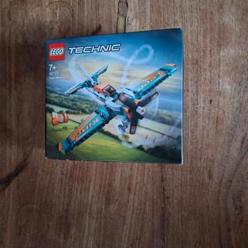 Lego Tecnic 2 in 1 vliegtuig nr. 42117 beschikbaar voor biedingen