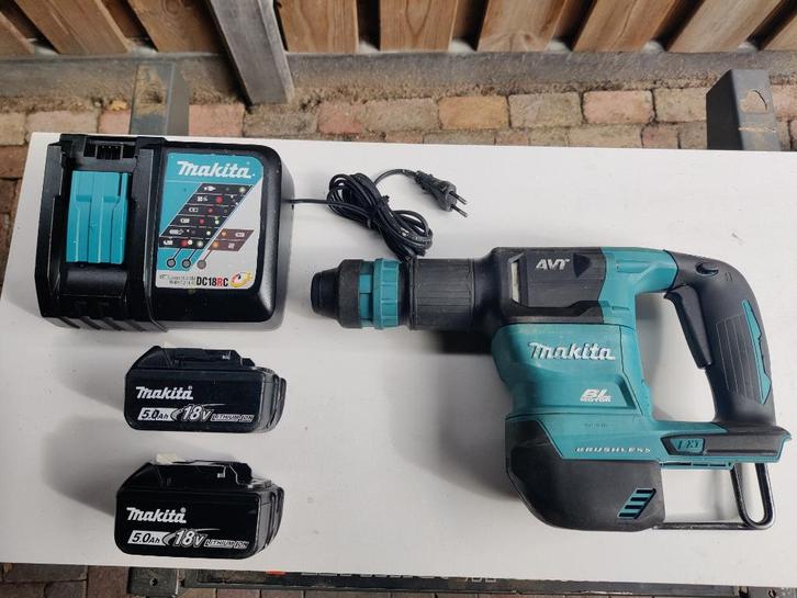 Makita DHK180 AVT Hakhamer 18V met 2x 5.0AH en lader, Doe-het-zelf en Verbouw, Gereedschap | Boormachines, Zo goed als nieuw, Boor- en/of Breekhamer