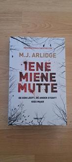 Iene Miene Mutte - M.J. Arlidge, Ophalen of Verzenden, Zo goed als nieuw, M.J. Arlidge, Nederland