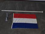 Nederlandse vlag met stok en houders. Vlag 98 bij 66 cm., Diversen, Vlaggen en Wimpels, Gebruikt, Ophalen