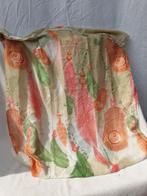 Mooie sjaal met gekleurde veertjes patroon., Kleding | Dames, Mutsen, Sjaals en Handschoenen, Ophalen of Verzenden, Sjaal, Zo goed als nieuw