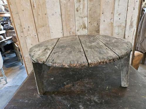 oud roemeens tafeltje ``WOONWINKEL RUSTIEK``, Huis en Inrichting, Tafels | Sidetables, Nieuw, Ophalen of Verzenden