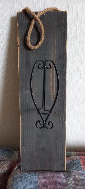 Te koop: Houten muurhanger met metalen frame beschikbaar voor biedingen