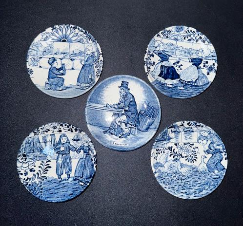 Set van 5 Delfts blauwe wandbordjes / schoteltjes, Antiek en Kunst, Antiek | Wandborden en Tegels, Ophalen of Verzenden