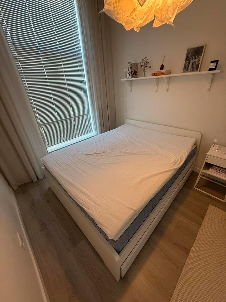 IKEA 160x200 Bed Frame & Matras, Huis en Inrichting, Slaapkamer | Bedden, Zo goed als nieuw, Tweepersoons, 160 cm, 200 cm, Hout