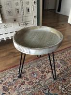 Stijlvol bijzettafeltje met ronde houten schaal, Antiek en Kunst, Ophalen of Verzenden
