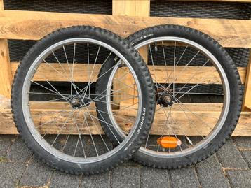 Diverse fiets onderdelen 20 inch wielen banden standaard beschikbaar voor biedingen