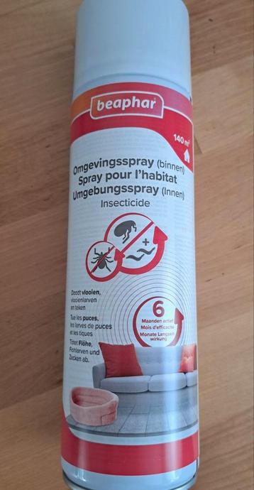Vlooienspray voor het behandelen van je huis. beschikbaar voor biedingen