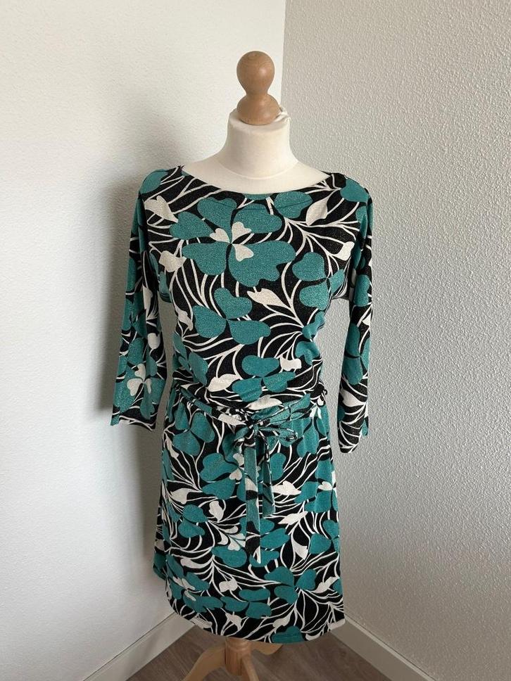 King Louie maat M als nieuwe glitter jurk 425, Kleding | Dames, Jurken, Zo goed als nieuw, Maat 38/40 (M), Groen, Knielengte, Ophalen of Verzenden