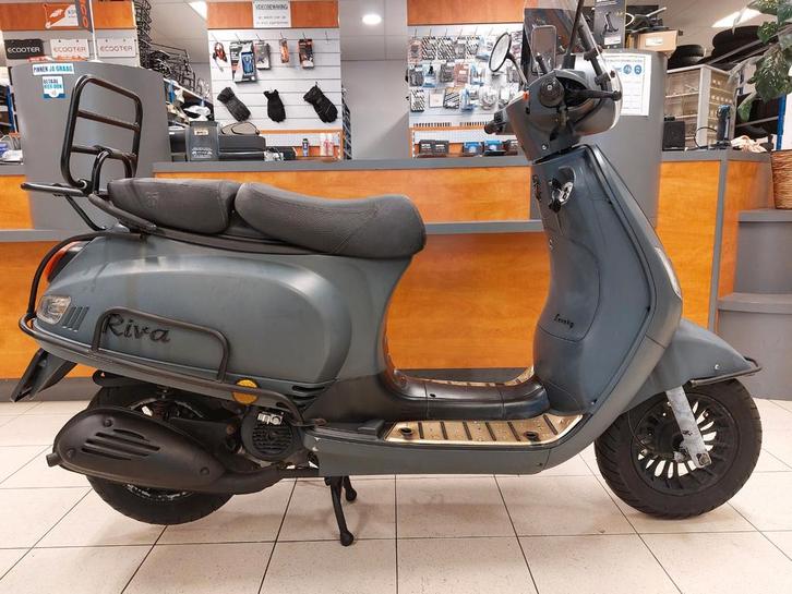 Ingeruild: Btc Riva 1 (VX50) snorscooter uit 2018 / 7989km, Fietsen en Brommers, Scooters | Vespa, Gebruikt, Overige modellen