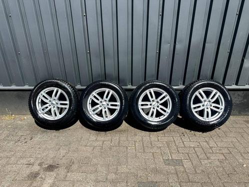 17 inch winterset met spikes, Auto-onderdelen, Banden en Velgen, Banden en Velgen, Winterbanden, 17 inch, 235 mm, Terreinwagen