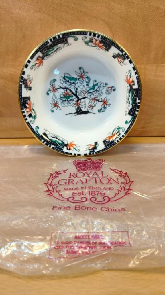 Royal grafton servies 8 borden+schaaltje #30429, Huis en Inrichting, Keuken | Servies, Zo goed als nieuw, Bord(en), Overige stijlen