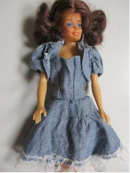 VINTAGE BARBIE CLONE HONG KONG in Super Mooie staat, Verzamelen, Poppen, Zo goed als nieuw, Fashion Doll, Verzenden