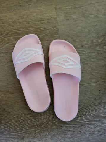 Slippers maat 39/40 beschikbaar voor biedingen