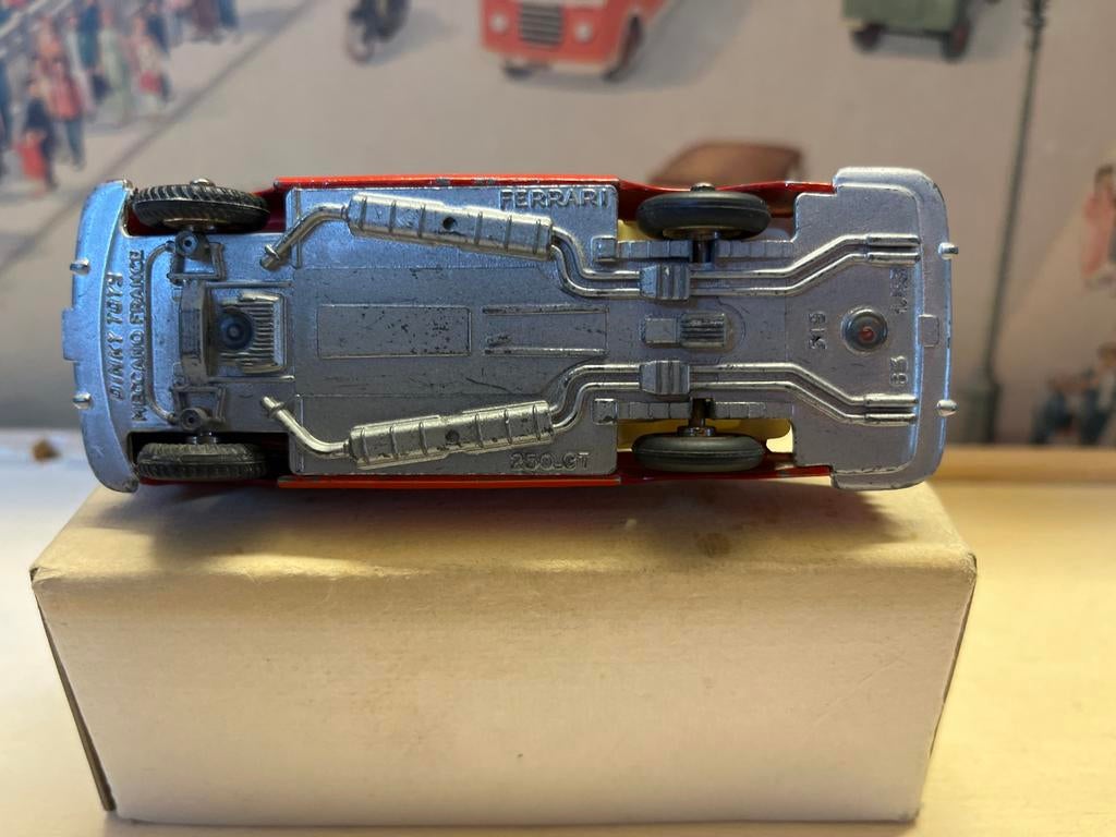 Ferrari 250 GT Miniature 1/43 Dinky Toys - Modèle Custom - Collection Voiture Ancienne