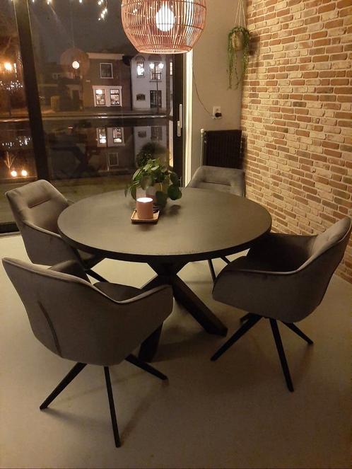 Eettafel rond met 4 velours kuip draaistoelen |  zgan, Huis en Inrichting, Tafels | Eettafels, Zo goed als nieuw, 100 tot 150 cm