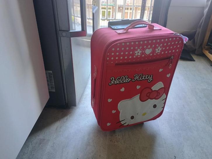 Koffer Hello Kity rood, Sieraden, Tassen en Uiterlijk, Koffers, Gebruikt, Zacht kunststof, Uitschuifbare handgreep, Wieltjes, Ophalen