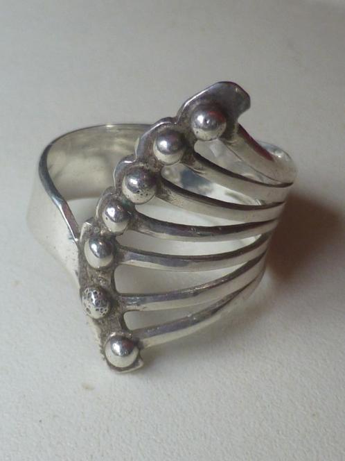 Zilveren Ring Waaier van Spijltjes met Knopjes, Sieraden, Tassen en Uiterlijk, Antieke sieraden, Ring, Zilver, Verzenden