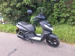 Mooie Peugeot Kisbee Black Edition geel kenteken 2021 euro 5, Fietsen en Brommers, Scooters | Overige merken, Ophalen, Zo goed als nieuw
