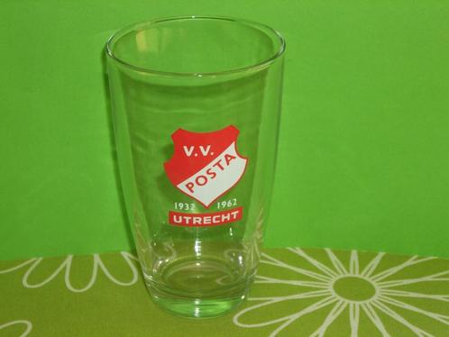 VV Posta Utrecht 1932 - 1962 bierglas, Verzamelen, Sportartikelen en Voetbal, Zo goed als nieuw, Overige typen, Overige binnenlandse clubs