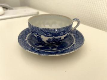 Vintage blauw/wit Aziatisch motief kop en schotel beschikbaar voor biedingen