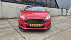Ford Fiësta 1.0 100PK 5D 2013 Rood Nieuwe distributieriem, Auto's, Voorwielaandrijving, Stof, Zwart, 100 pk