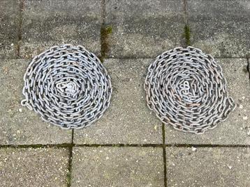 Twee zware kettingen beschikbaar voor biedingen