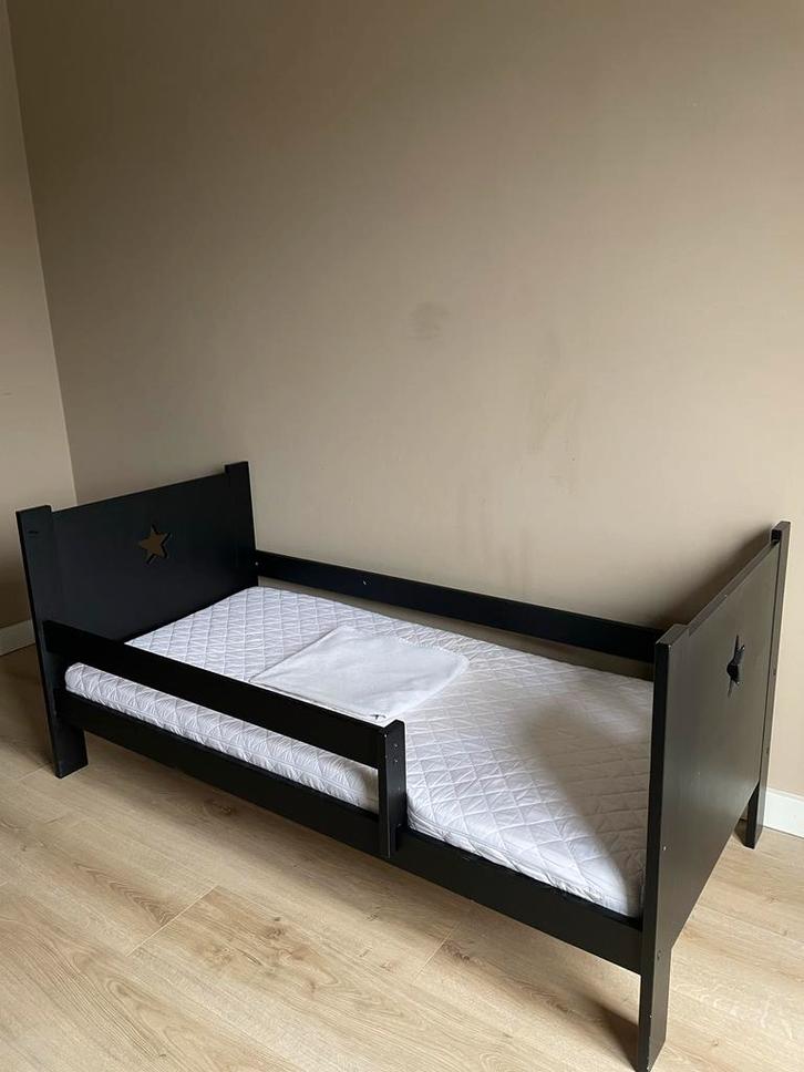 Petit Amélie Peuterbed + Kast Zwart, Kinderen en Baby's, Kinderkamer | Commodes en Kasten, Gebruikt, Kast, 105 cm of meer, 75 tot 100 cm