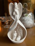 Kerststal wit porselein design met engel bovenop, Ophalen of Verzenden