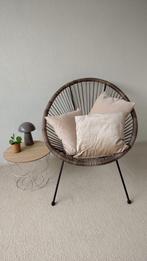 Loungestoel. Beige kuip met zwarte poten., Ophalen, Kunststof, Eén