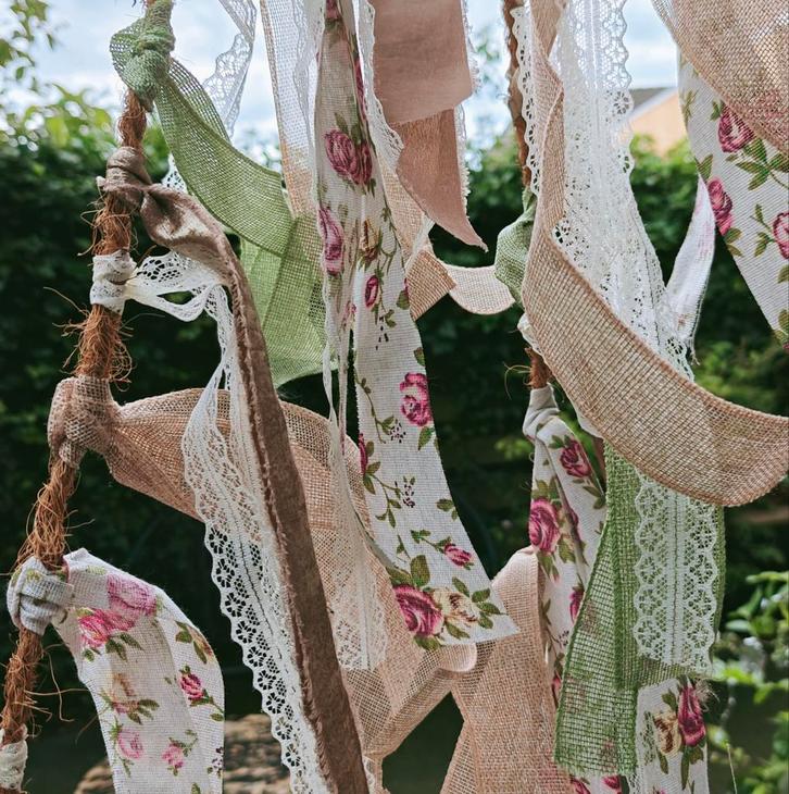 Romantische Tasselslinger - Lintjesslinger huren, Hobby en Vrije tijd, Feestartikelen | Verhuur, Ophalen