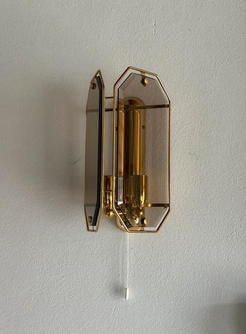 Vintage messing & rookglas wandlamp beschikbaar voor biedingen