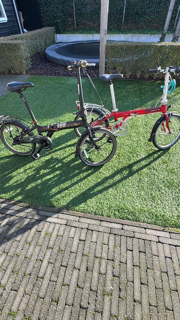 Dahon Vitesse (zwart) en Dahon speed (rood), Fietsen en Brommers, Fietsen | Vouwfietsen, Zo goed als nieuw, Dahon, Versnellingen