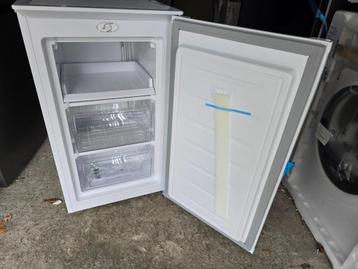 Nieuwe compacte tafelmodel vrieskasten 60 liter 85 x 48 cm  beschikbaar voor biedingen