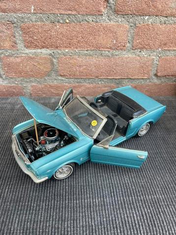 1:18 REVELL FORD MUSTANG CONVERTIBLE….15,- beschikbaar voor biedingen