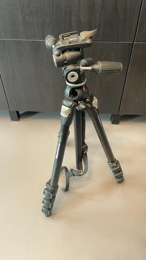 Manfrotto 055mf4 mag statief + Manfrotto fiber 804rc2 kop, Audio, Tv en Foto, Fotografie | Statieven en Balhoofden, Gebruikt, Driepoot