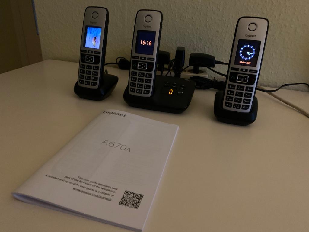 3 Gigaset DECTtelefoons kleurenscherm en antwoordapparaat, Ophalen, Zo goed als nieuw, 3 handsets, Stralingsarm