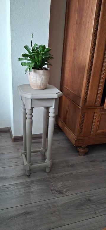 Eiken plantentafeltje - Taupe - Steenbergen/Middelharnis beschikbaar voor biedingen