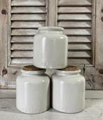 Set van drie Lab Lagny grès mosterdpotten zandkleurig, Antiek en Kunst, Ophalen of Verzenden